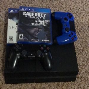 PS4 Console With 2 Ps4 Controllers And 2 Ps4 Games